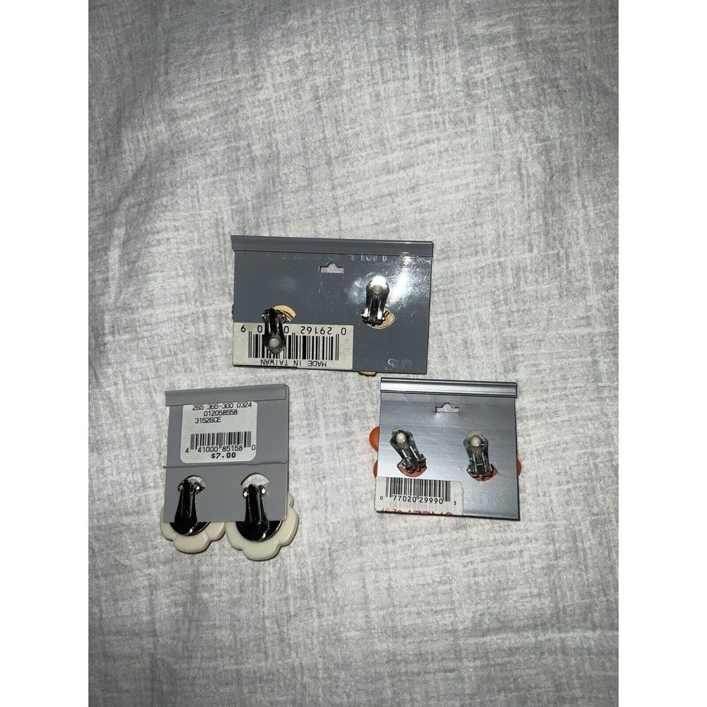 Vintage Lot Of 3 Clip On Earrings New - Picture 2 of 2